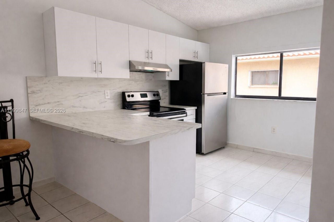 7891 W 29th Way, Unit 202, Hialeah, FL 33018 Photo