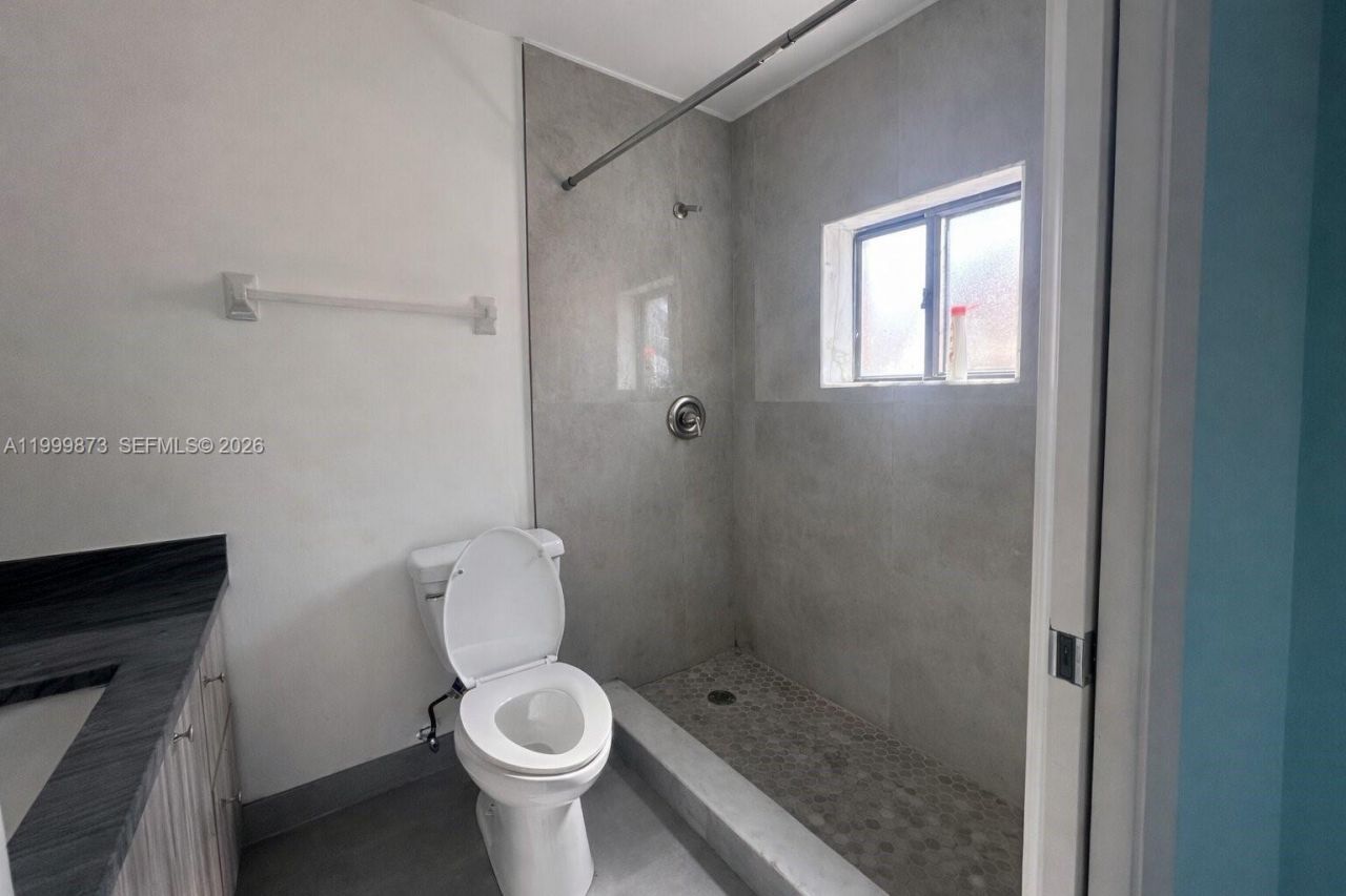 7952 W 29th Way, Unit 202, Hialeah, FL 33018 Photo