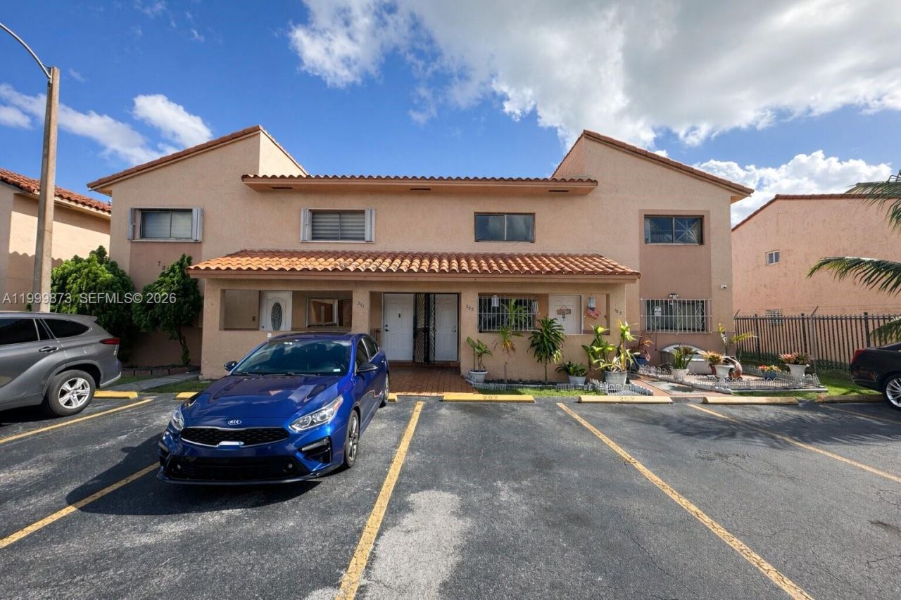 7952 W 29th Way, Unit 202, Hialeah, FL 33018 Photo