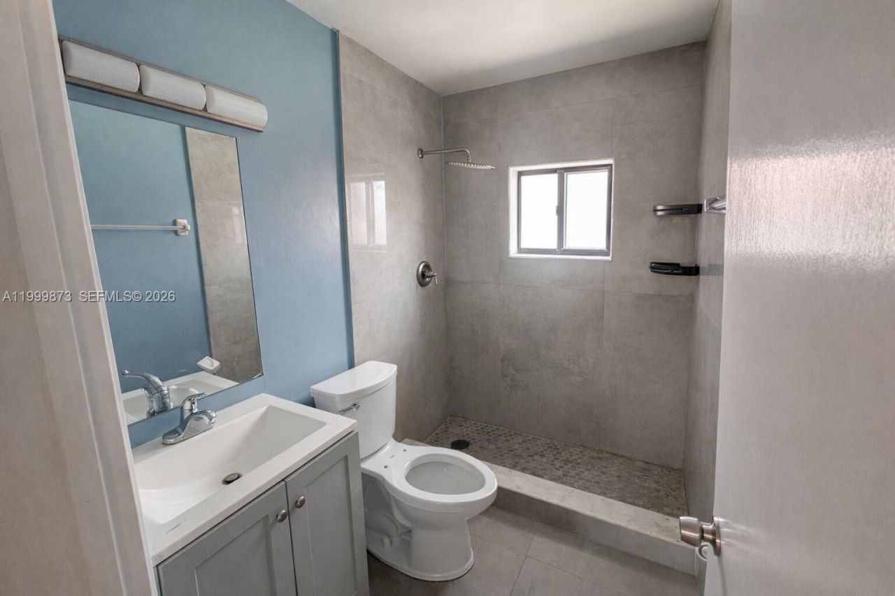 7952 W 29th Way, Unit 202, Hialeah, FL 33018 Photo