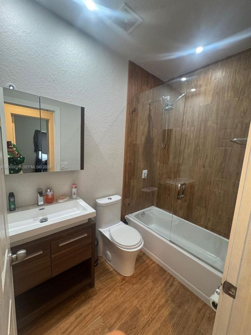 20009 NW 80th Ave, Hialeah, FL 33015 Photo