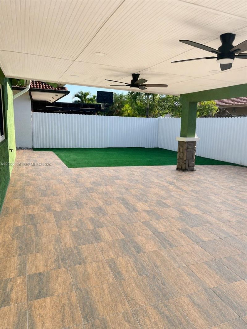 20009 NW 80th Ave, Hialeah, FL 33015 Photo