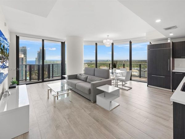 45 SW 9th St, Unit 4006, Miami, FL 33130