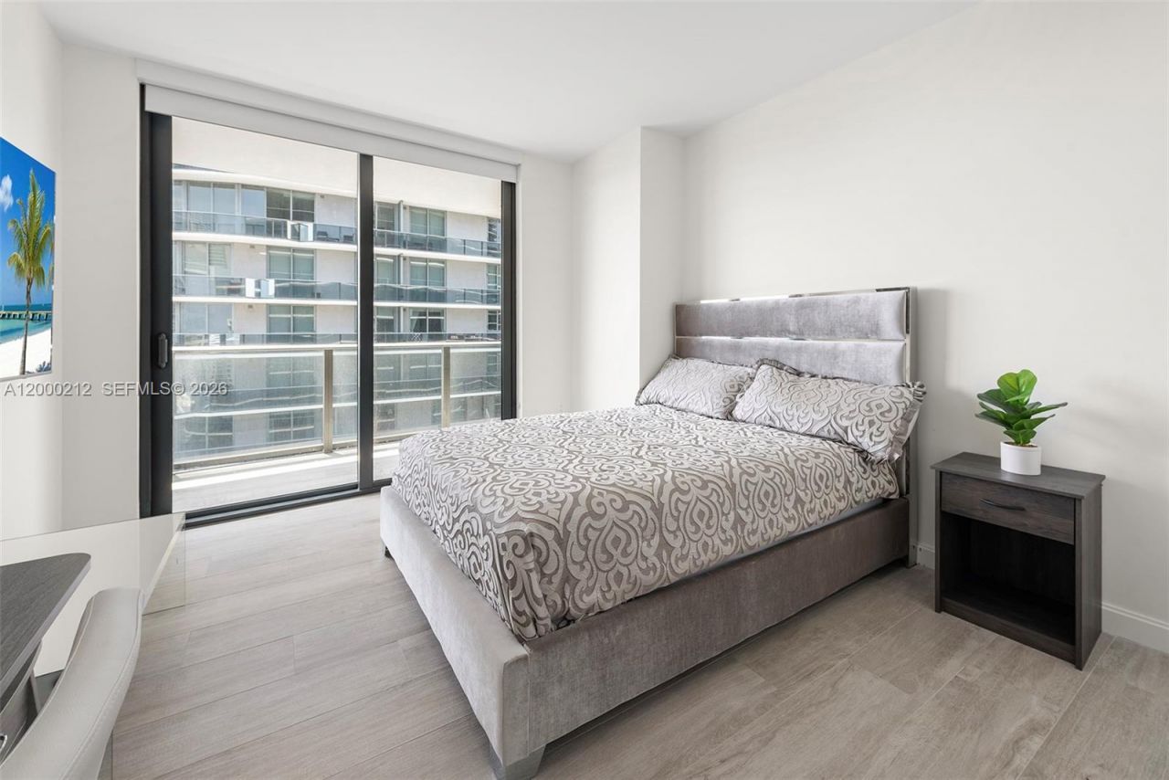 45 SW 9th St, Unit 4006, Miami, FL 33130 Photo