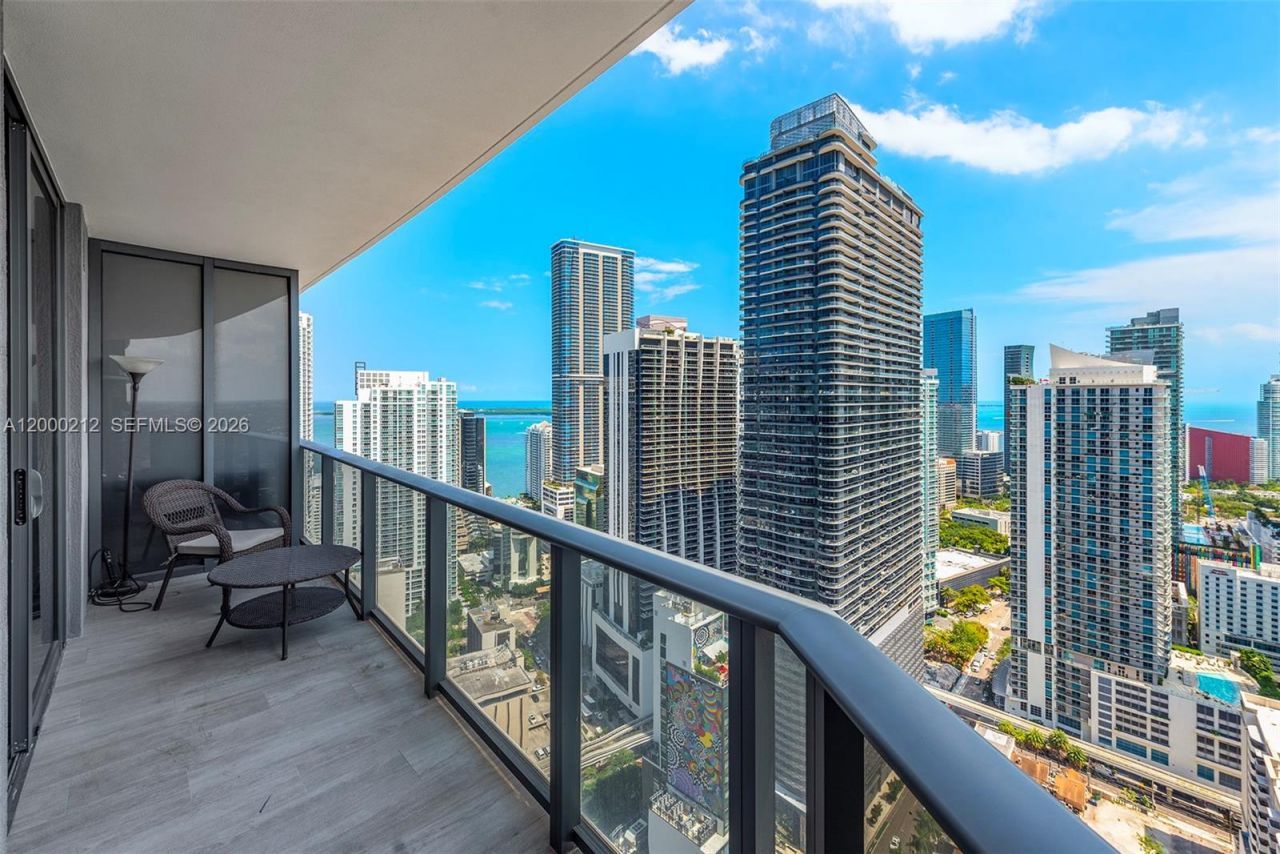 45 SW 9th St, Unit 4006, Miami, FL 33130 Photo