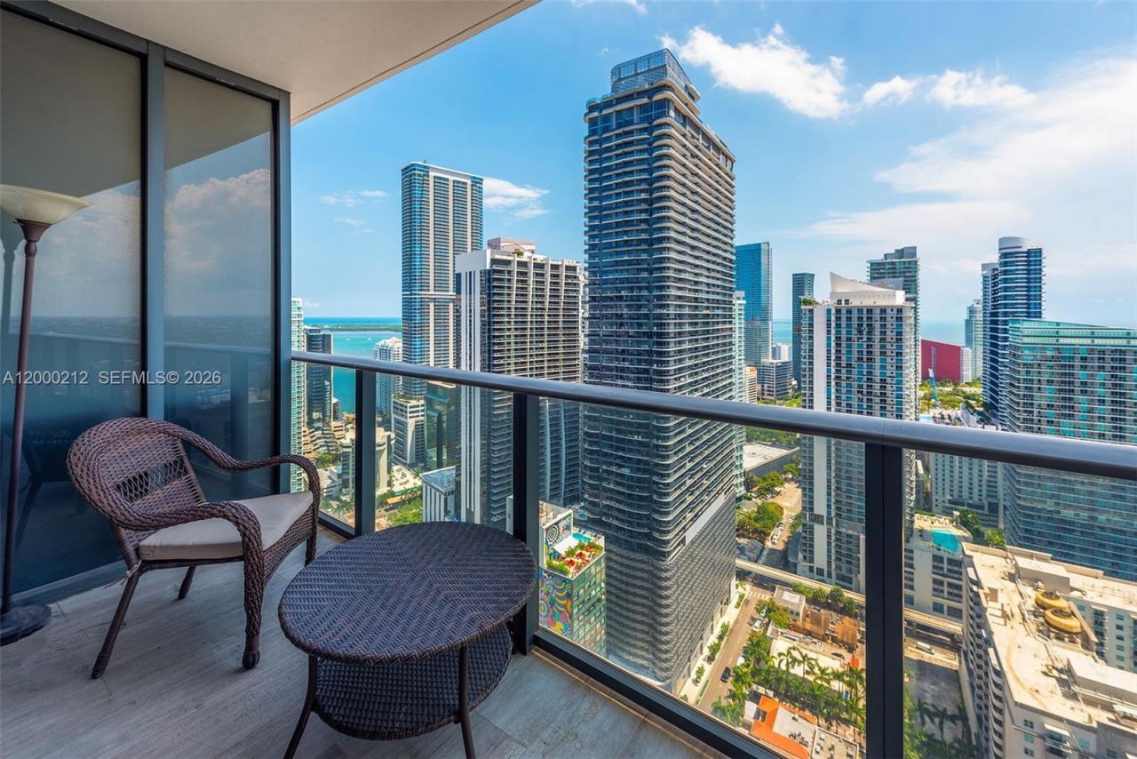 45 SW 9th St, Unit 4006, Miami, FL 33130 Photo