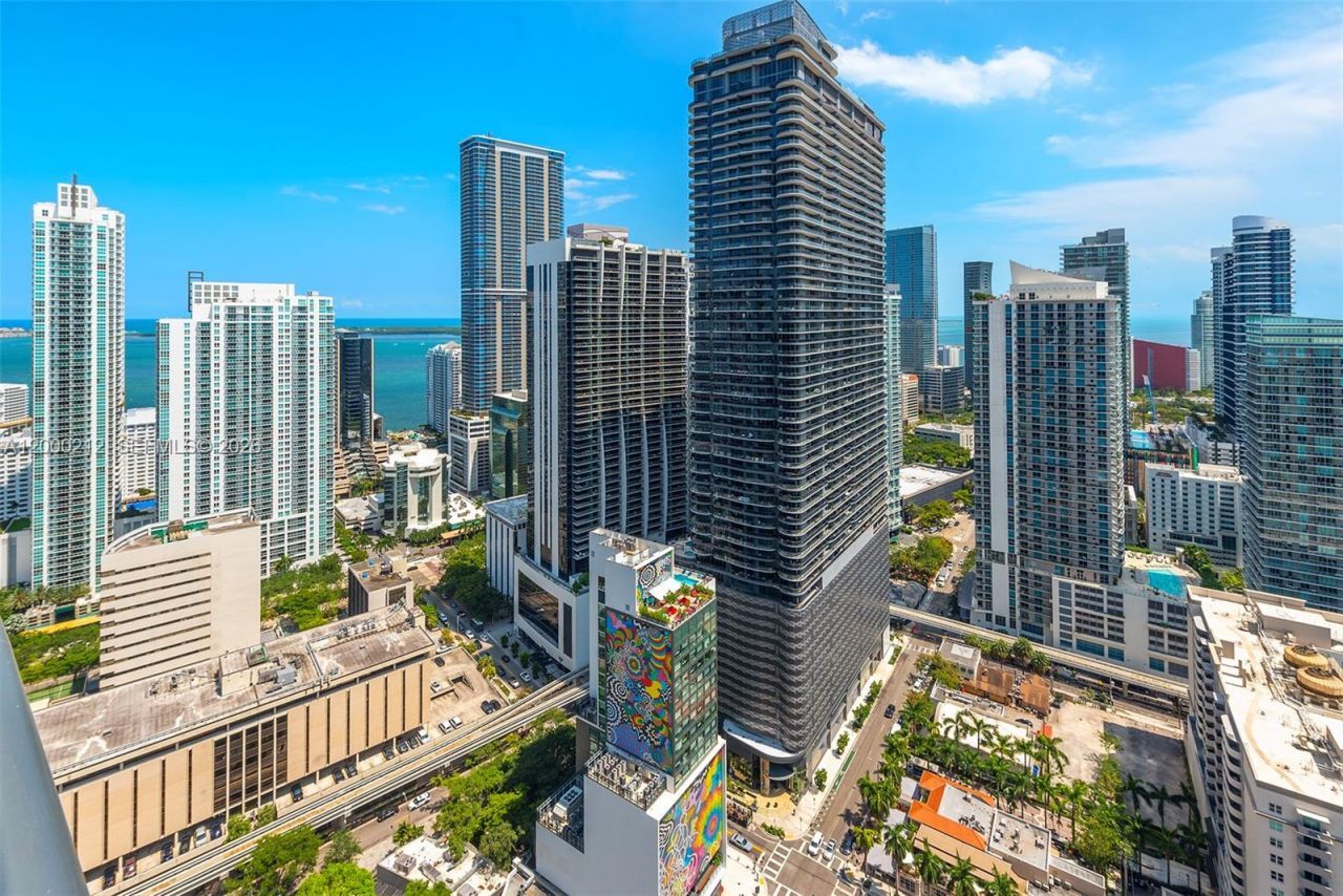 45 SW 9th St, Unit 4006, Miami, FL 33130 Photo