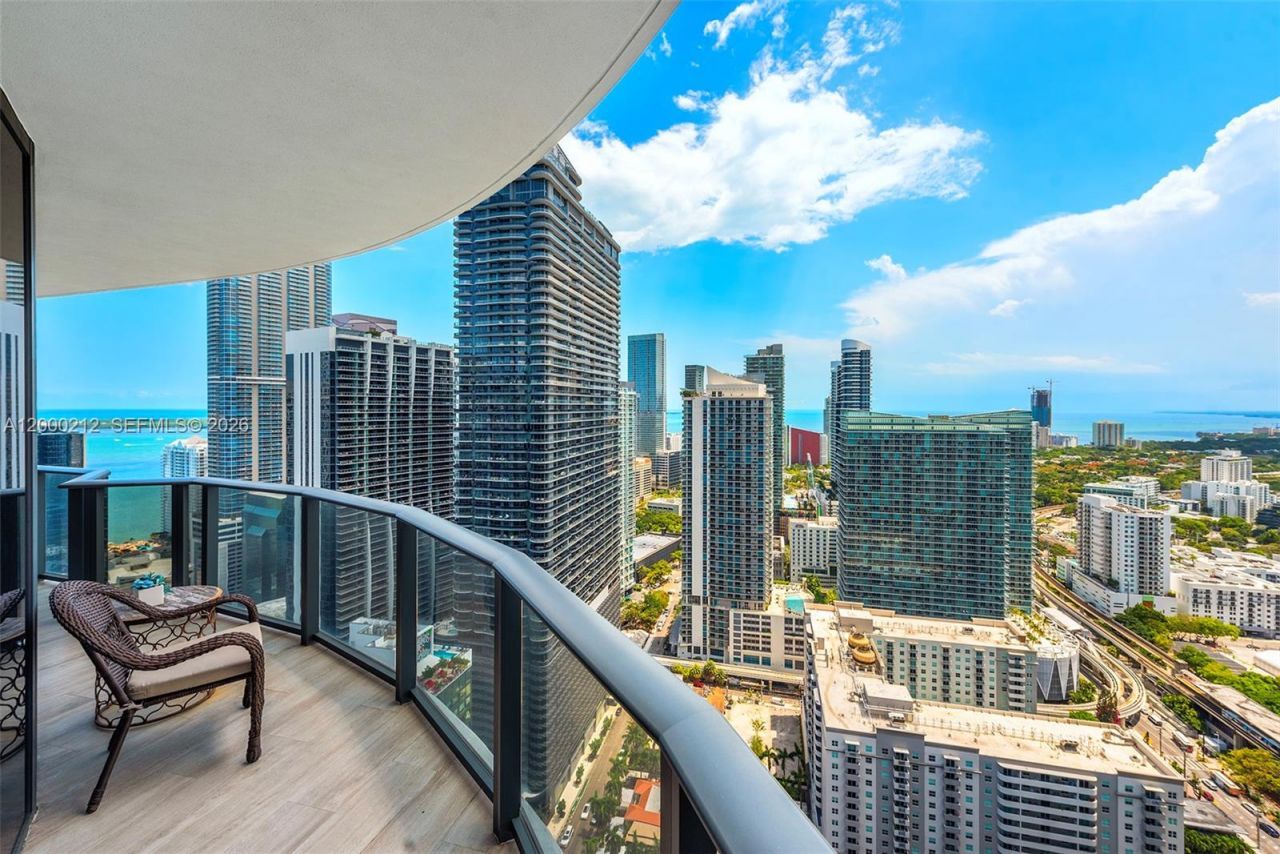 45 SW 9th St, Unit 4006, Miami, FL 33130 Photo