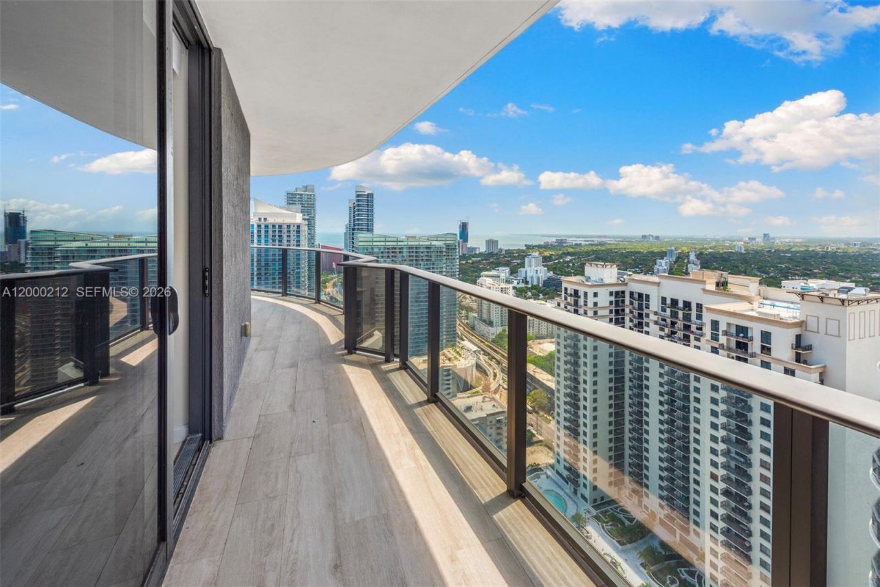 45 SW 9th St, Unit 4006, Miami, FL 33130 Photo