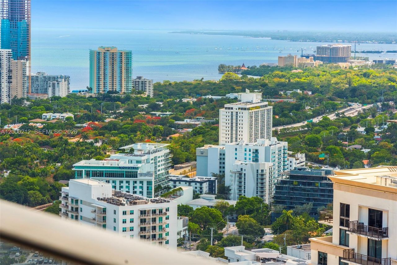 45 SW 9th St, Unit 4006, Miami, FL 33130 Photo