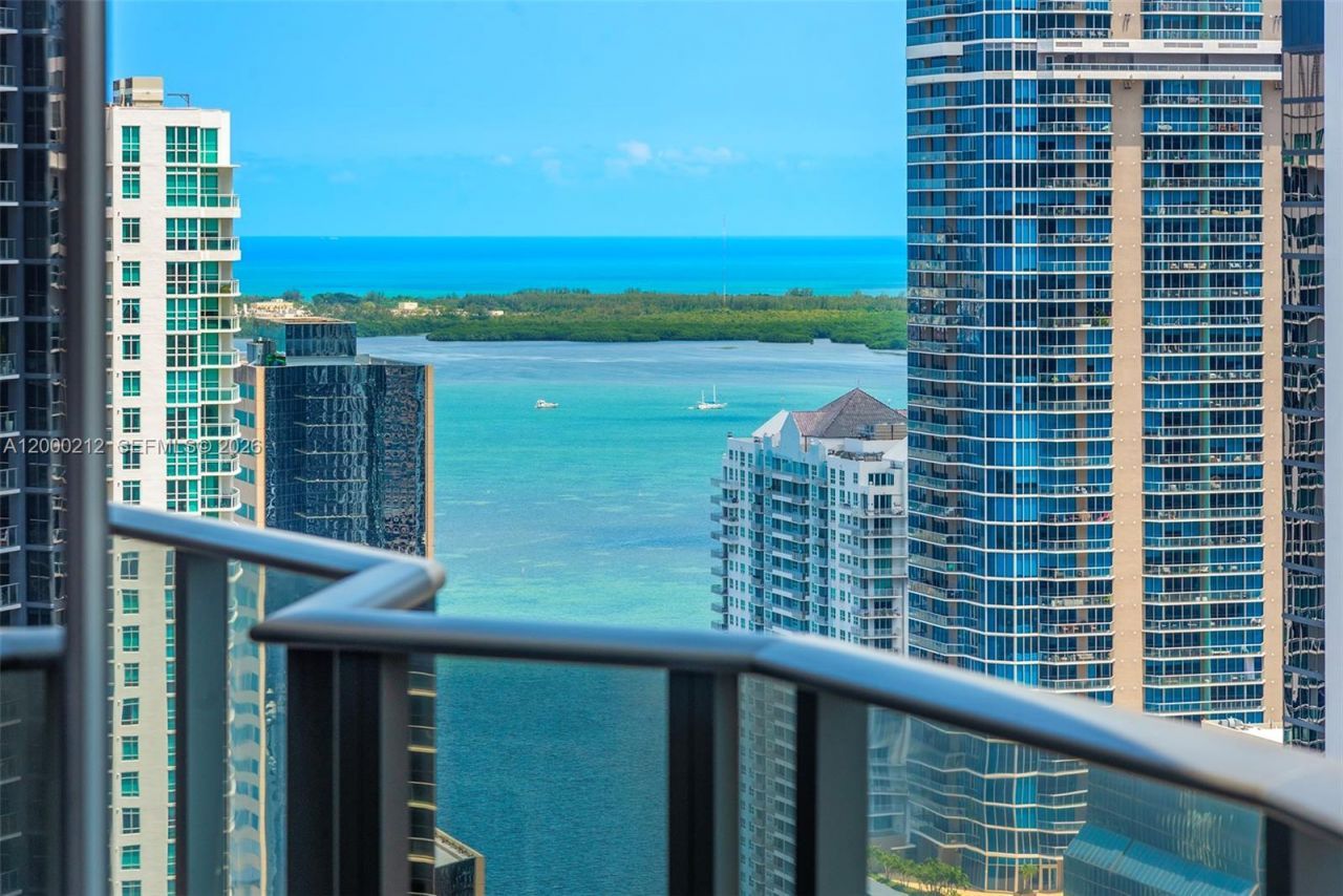 45 SW 9th St, Unit 4006, Miami, FL 33130 Photo