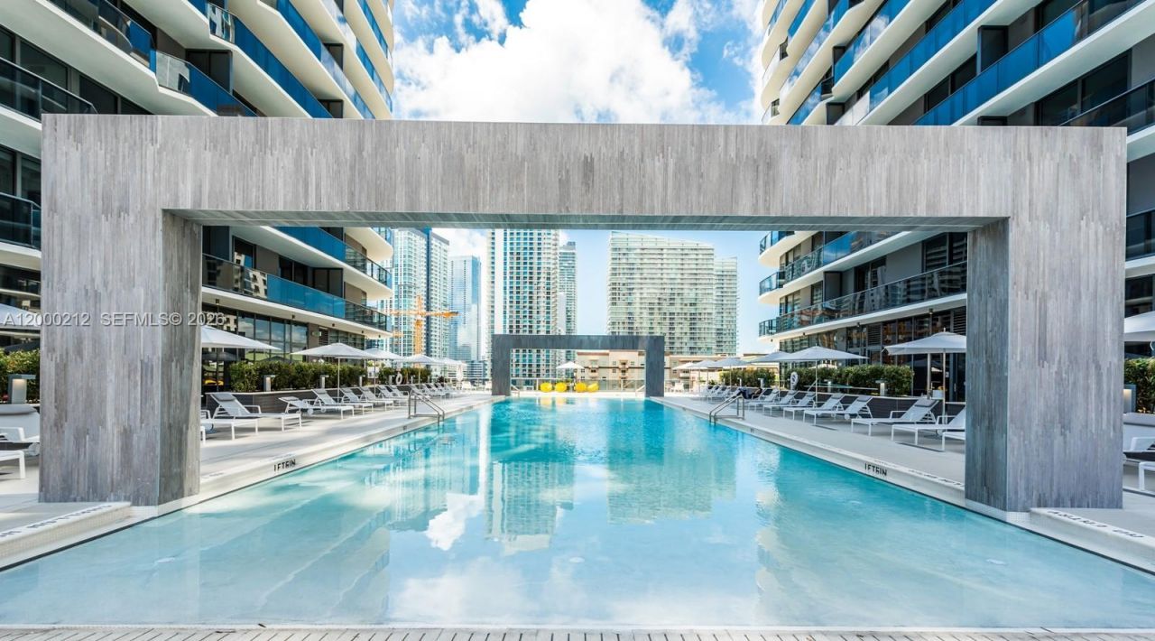 45 SW 9th St, Unit 4006, Miami, FL 33130 Photo