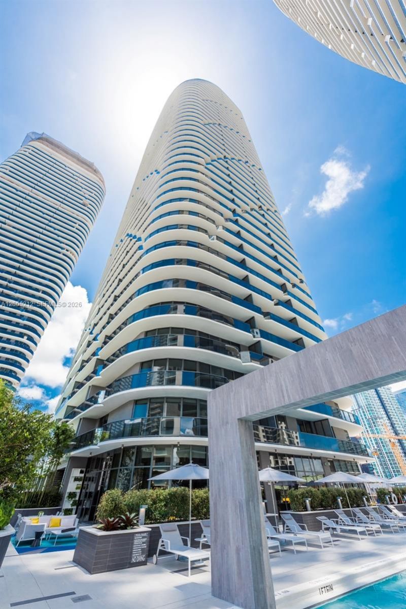 45 SW 9th St, Unit 4006, Miami, FL 33130 Photo