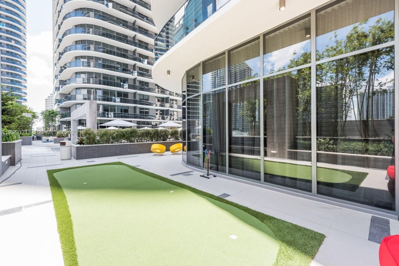 45 SW 9th St, Unit 4006, Miami, FL 33130 Photo