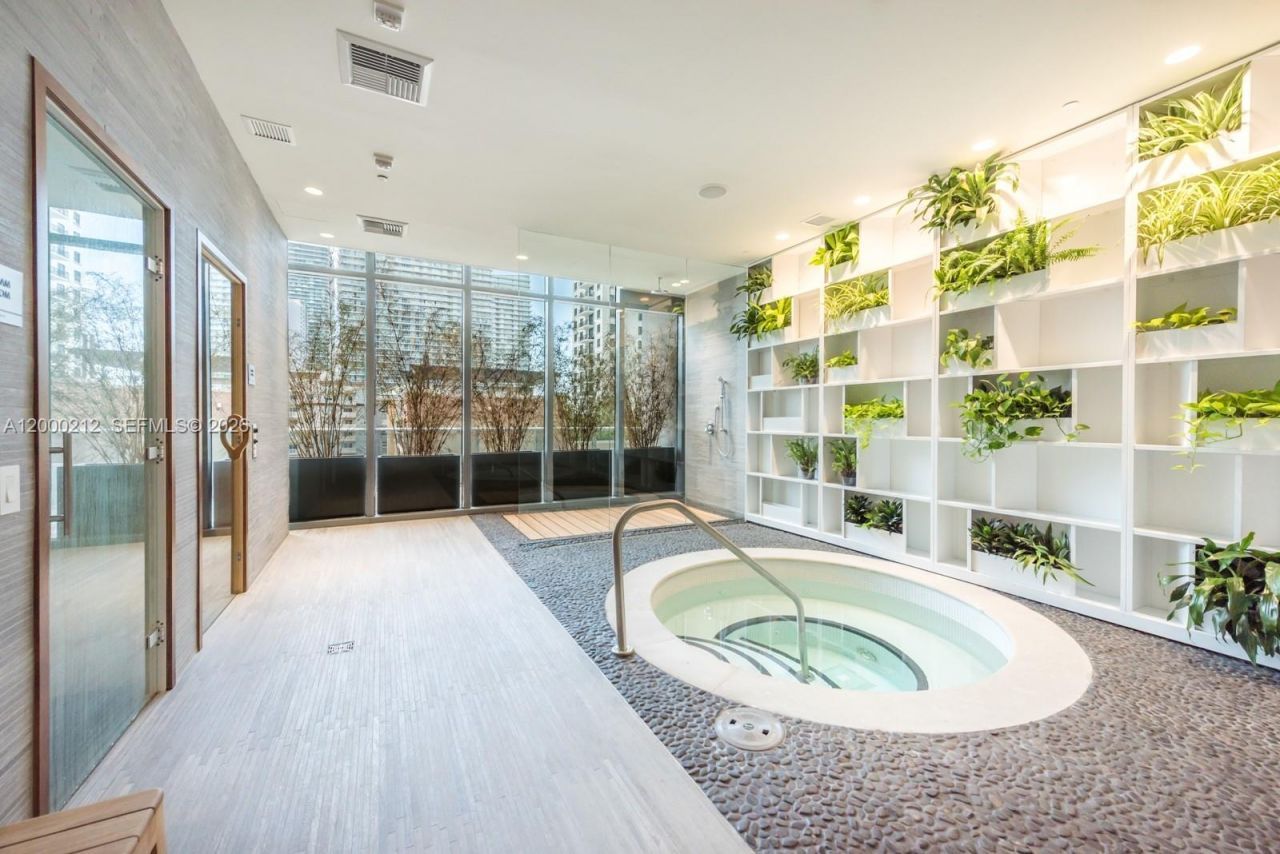 45 SW 9th St, Unit 4006, Miami, FL 33130 Photo