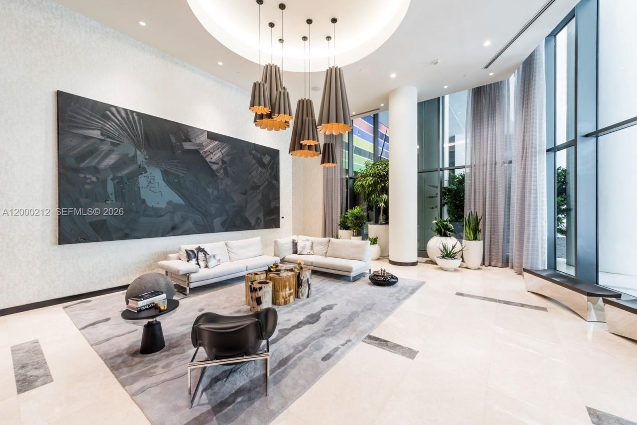 45 SW 9th St, Unit 4006, Miami, FL 33130 Photo