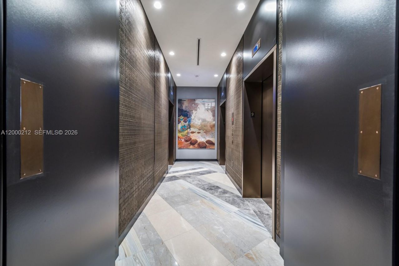 45 SW 9th St, Unit 4006, Miami, FL 33130 Photo