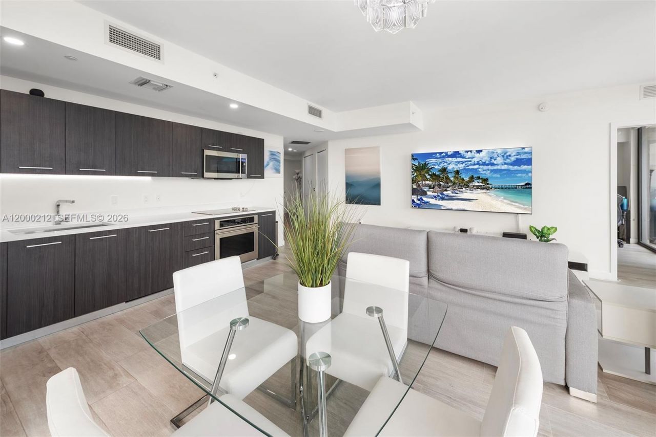 45 SW 9th St, Unit 4006, Miami, FL 33130 Photo