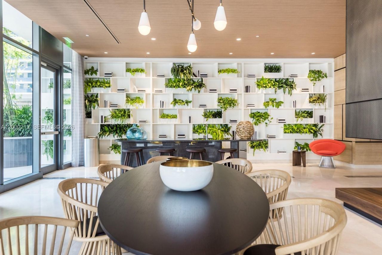 45 SW 9th St, Unit 4006, Miami, FL 33130 Photo