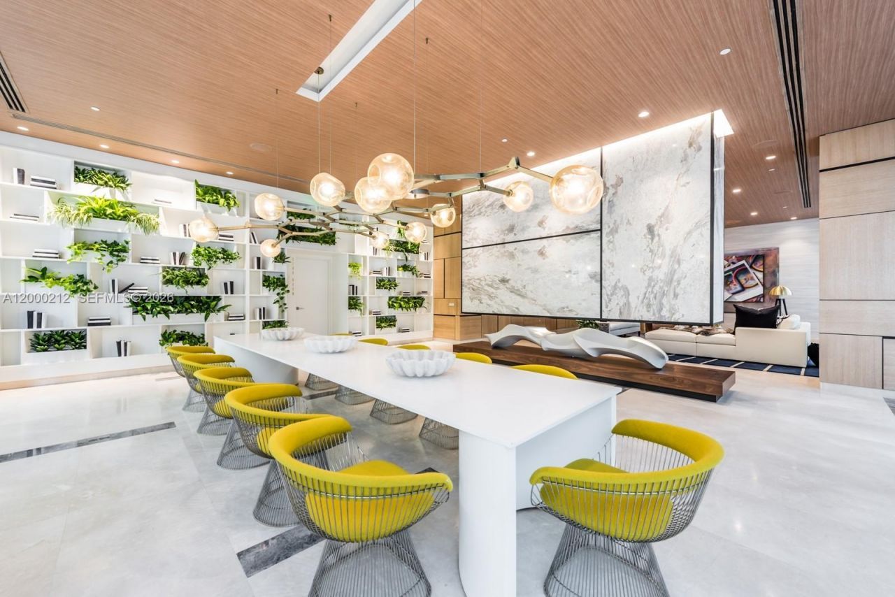 45 SW 9th St, Unit 4006, Miami, FL 33130 Photo