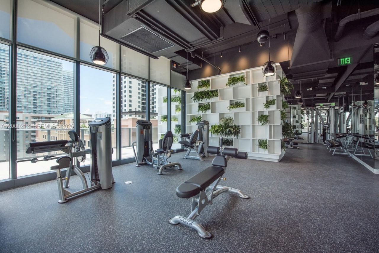 45 SW 9th St, Unit 4006, Miami, FL 33130 Photo