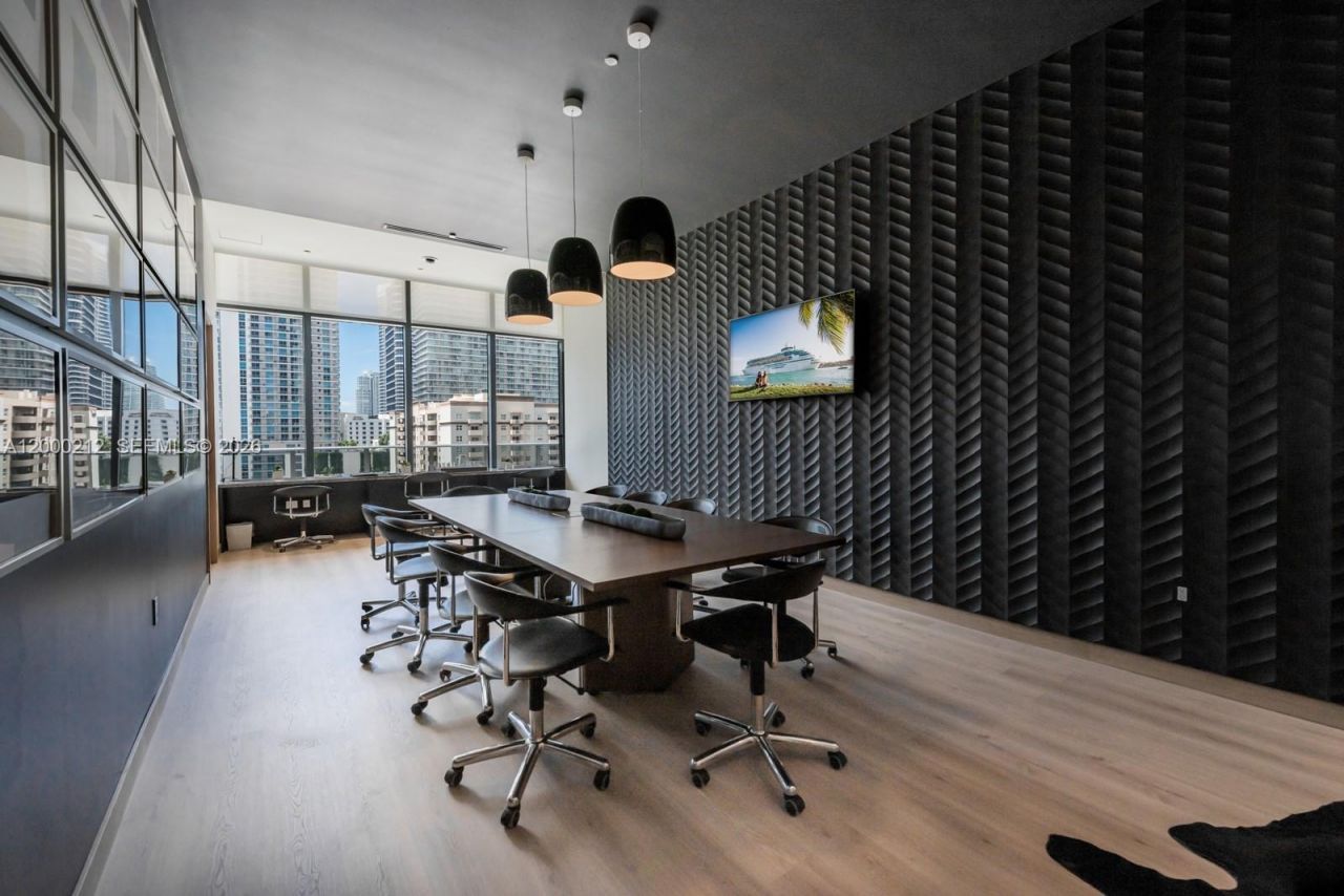 45 SW 9th St, Unit 4006, Miami, FL 33130 Photo