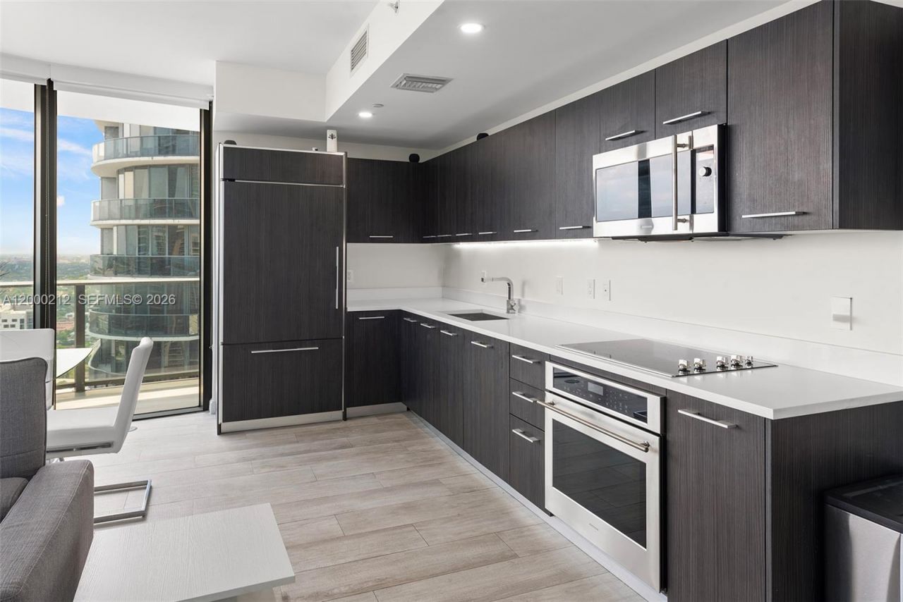 45 SW 9th St, Unit 4006, Miami, FL 33130 Photo