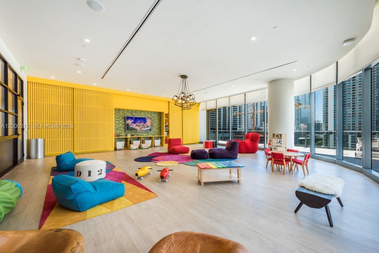 45 SW 9th St, Unit 4006, Miami, FL 33130 Photo