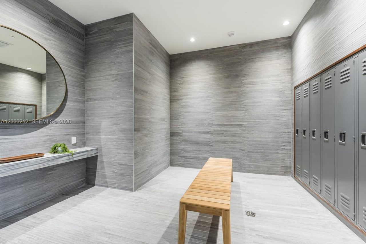 45 SW 9th St, Unit 4006, Miami, FL 33130 Photo