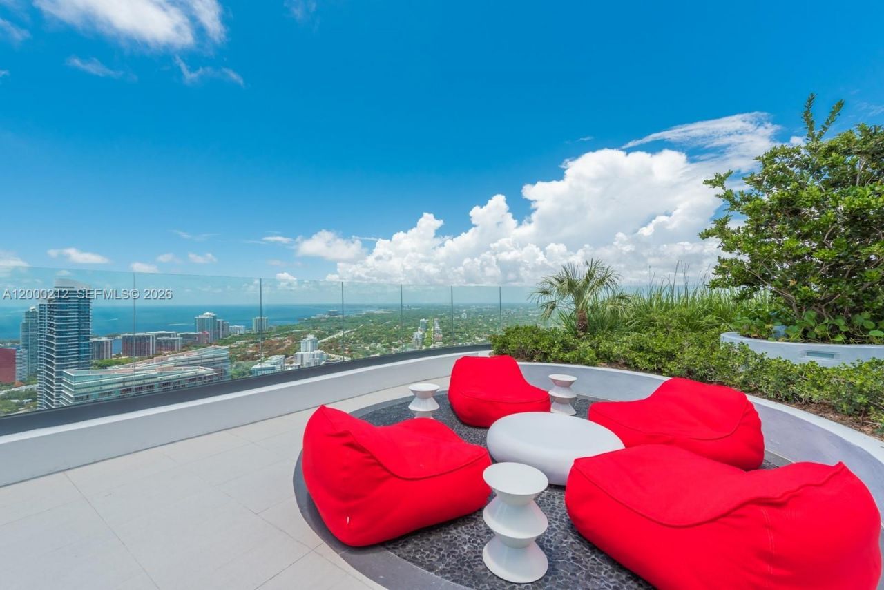 45 SW 9th St, Unit 4006, Miami, FL 33130 Photo