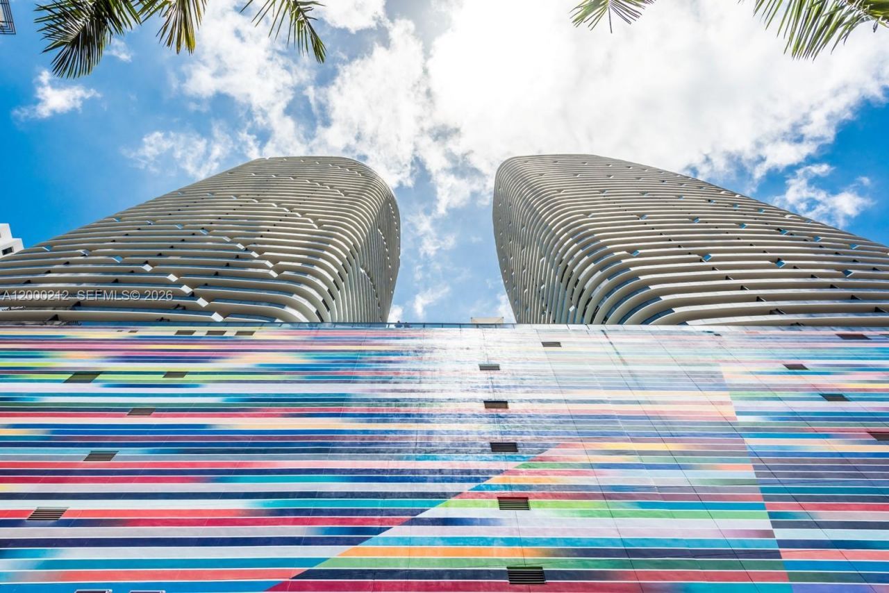 45 SW 9th St, Unit 4006, Miami, FL 33130 Photo