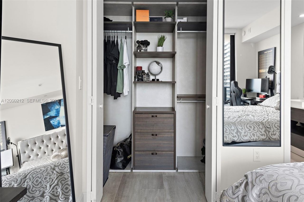 45 SW 9th St, Unit 4006, Miami, FL 33130 Photo