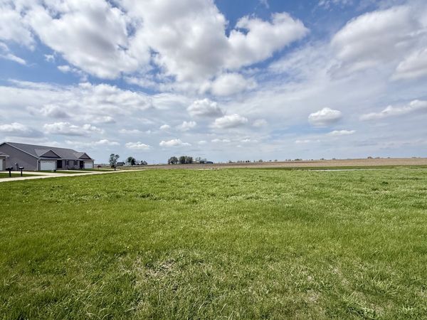 218 Northpointe Drive , Gifford, IL 61847