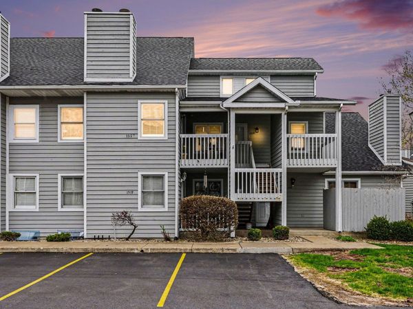 1527 N Oakhill Drive, South Bend, IN 46637