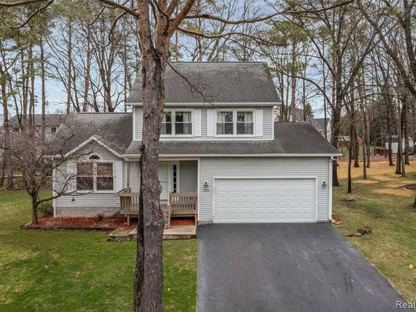 360 Arbor Pine Drive, Ortonville Vlg, MI 48462