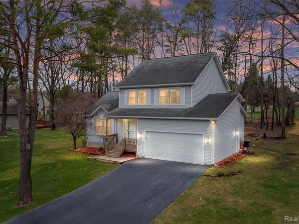 360 Arbor Pine Drive, Ortonville Vlg, MI 48462