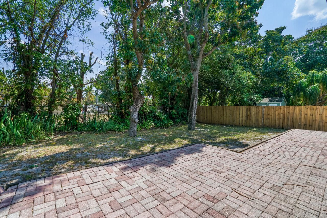 3800 Calvin Avenue, West Palm Beach, FL 33407 Photo