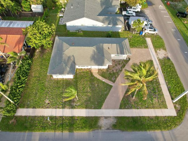 231 NE 16th Avenue, Pompano Beach, FL 33060