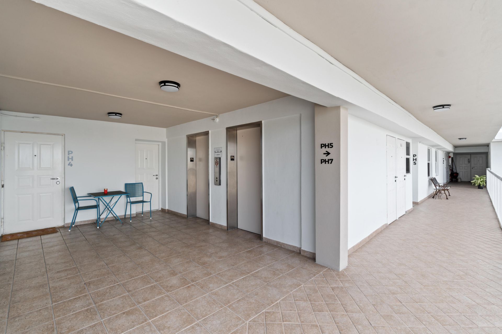 121 Golden Isles Drive, Unit Ph1, Hallandale Beach, FL 33009 Photo