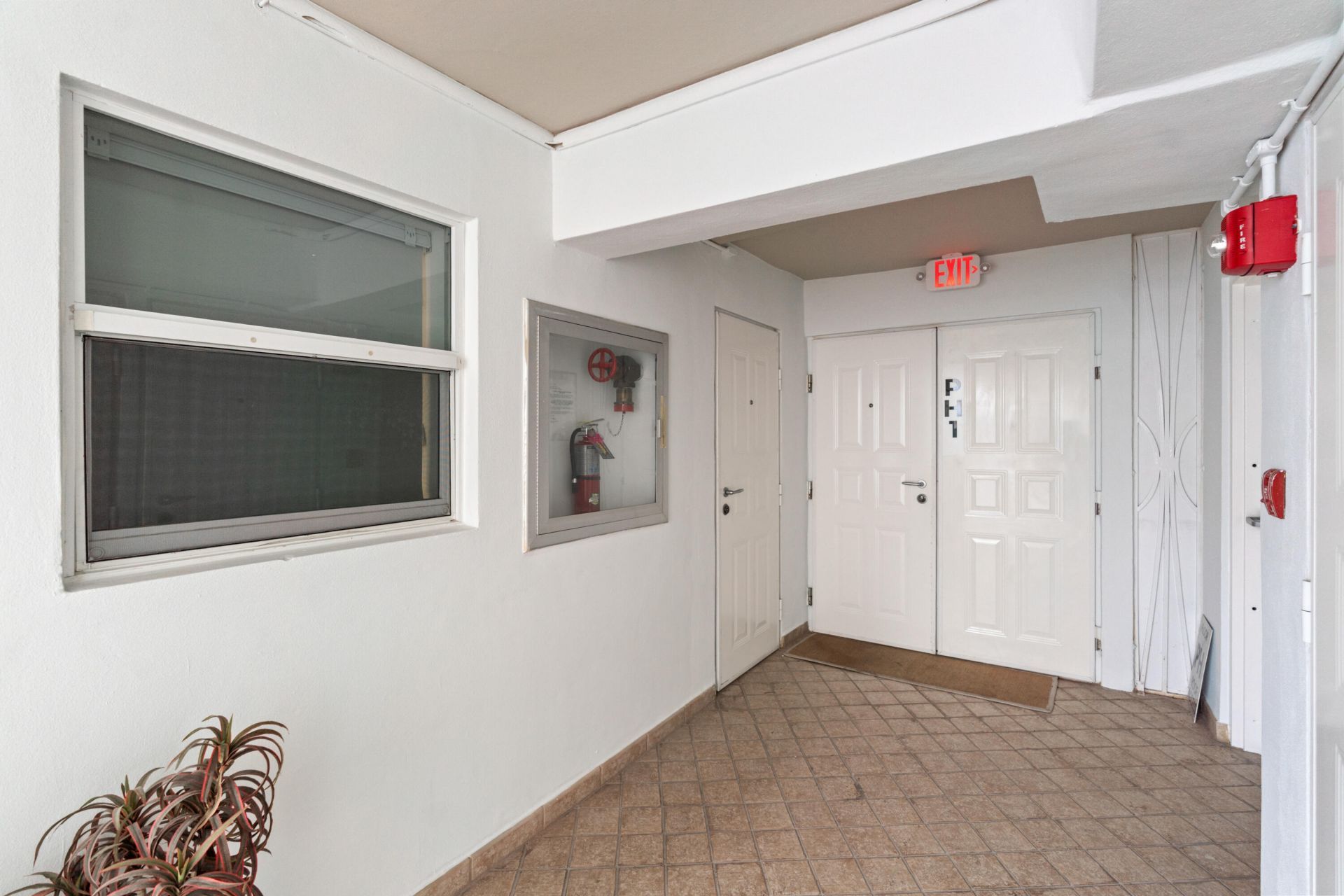 121 Golden Isles Drive, Unit Ph1, Hallandale Beach, FL 33009 Photo