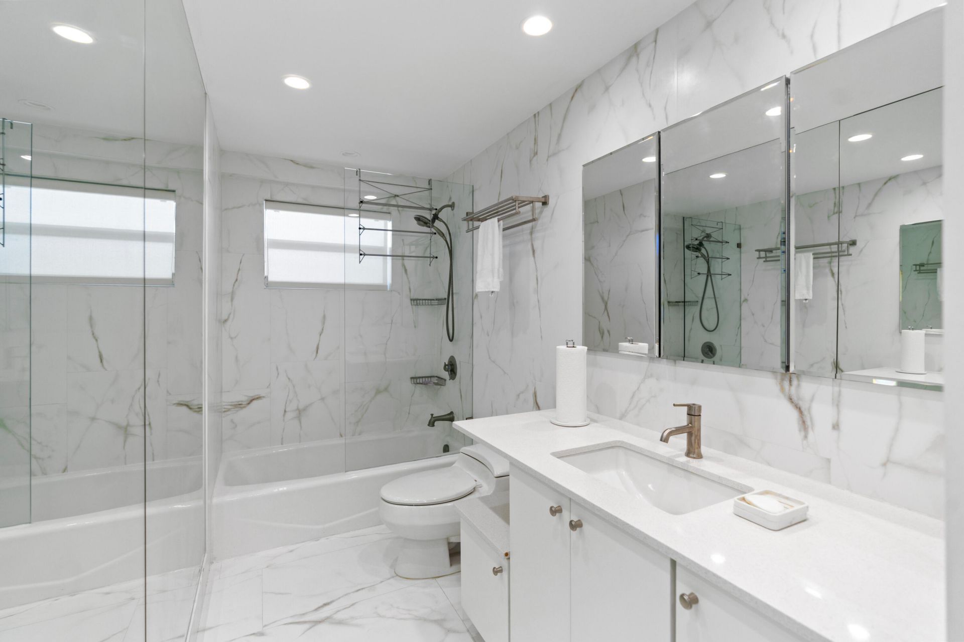 121 Golden Isles Drive, Unit Ph1, Hallandale Beach, FL 33009 Photo