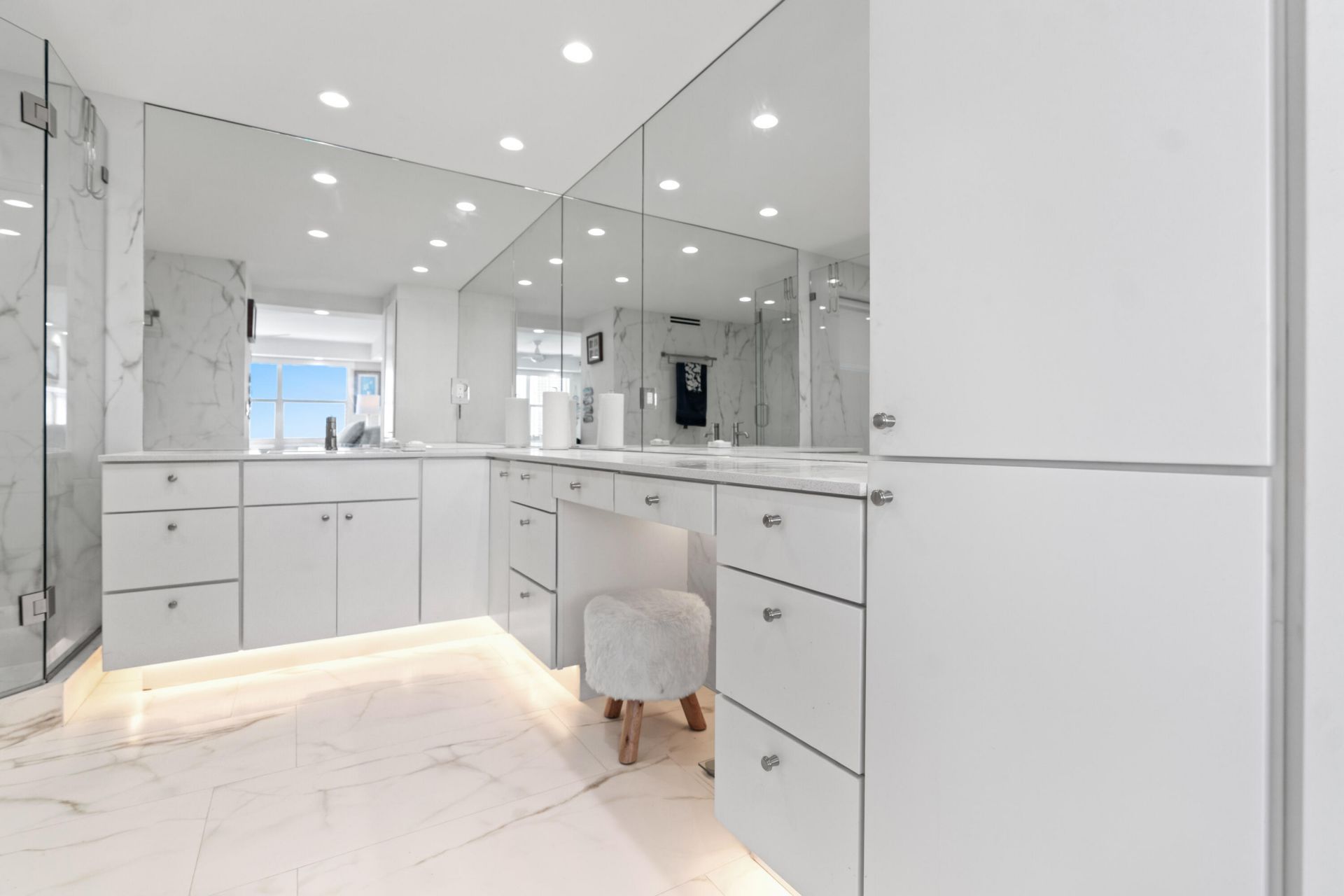 121 Golden Isles Drive, Unit Ph1, Hallandale Beach, FL 33009 Photo