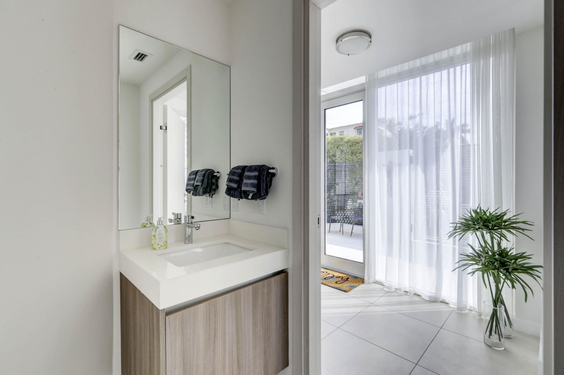 401 N Birch Road, Unit Th3, Fort Lauderdale, FL 33304 Photo