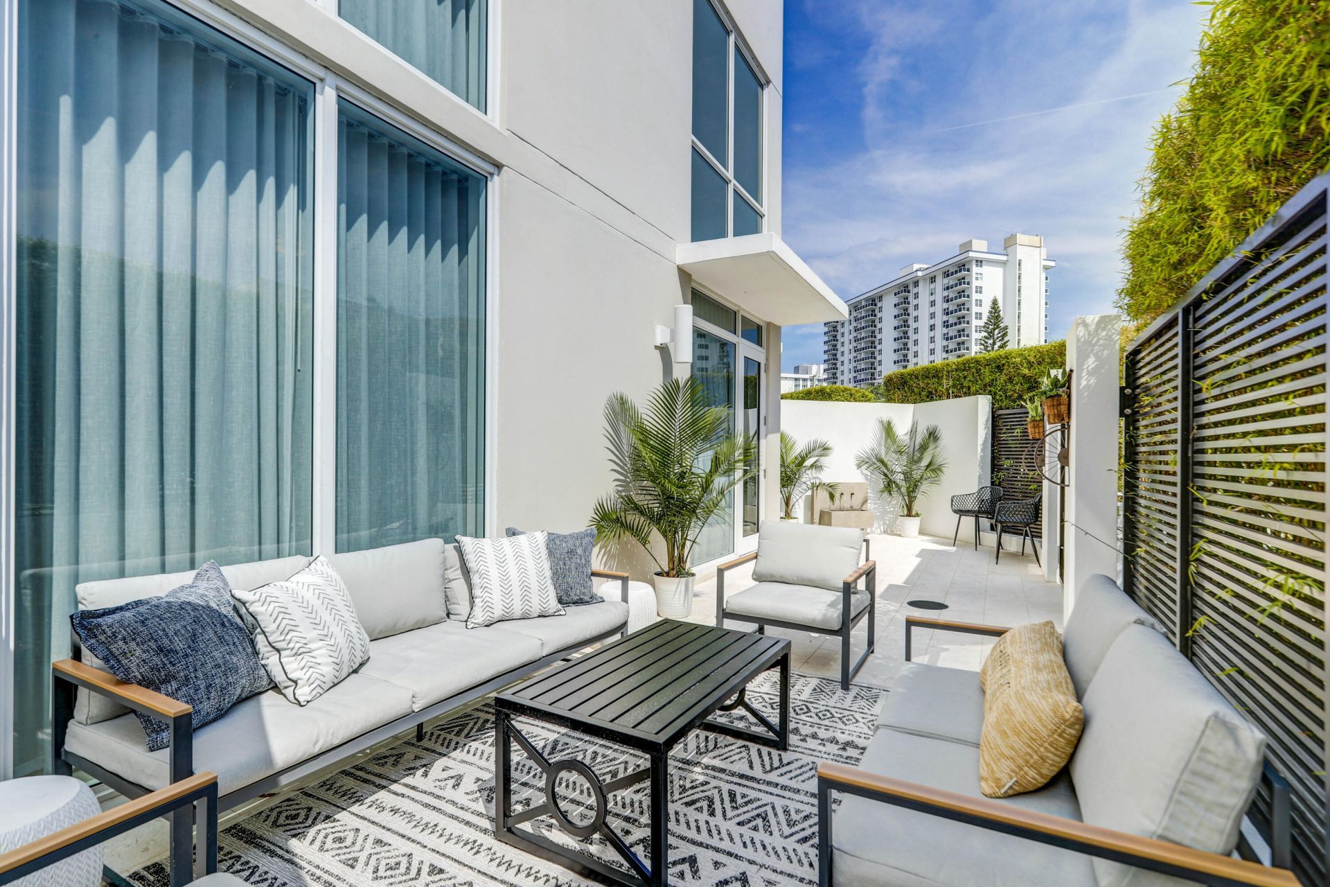 401 N Birch Road, Unit Th3, Fort Lauderdale, FL 33304 Photo