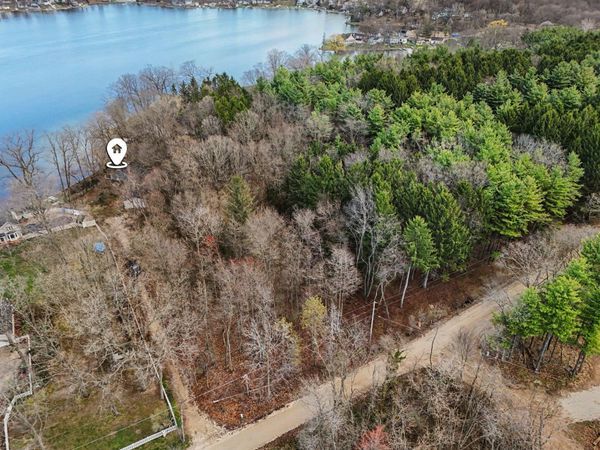 11790 Lakeway Drive, Plainwell, MI 49080