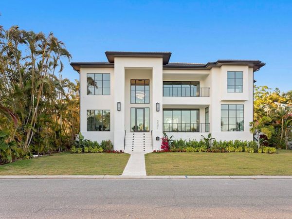 337 COFFEE POT DRIVE NE, ST PETERSBURG, FL 33704