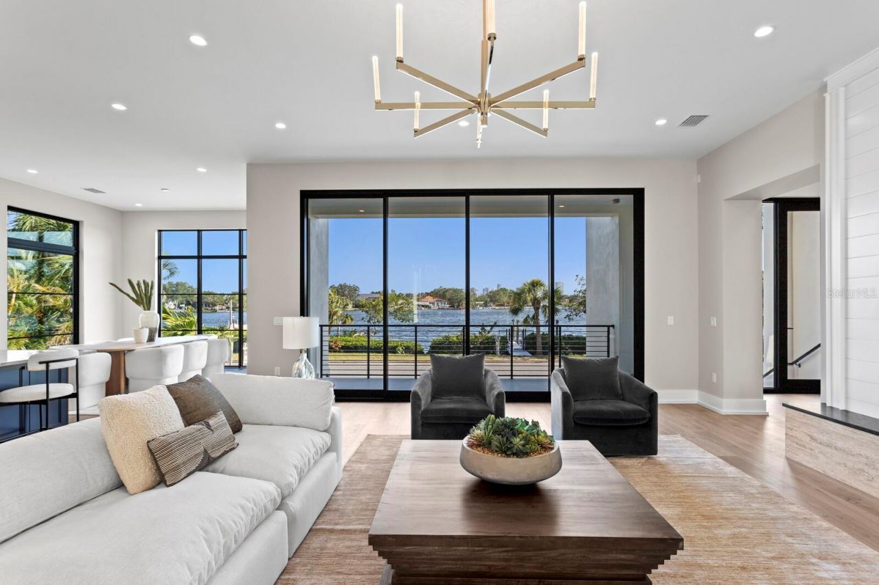 337 Coffee Pot Drive Ne, Saint Petersburg, FL 33704 Photo