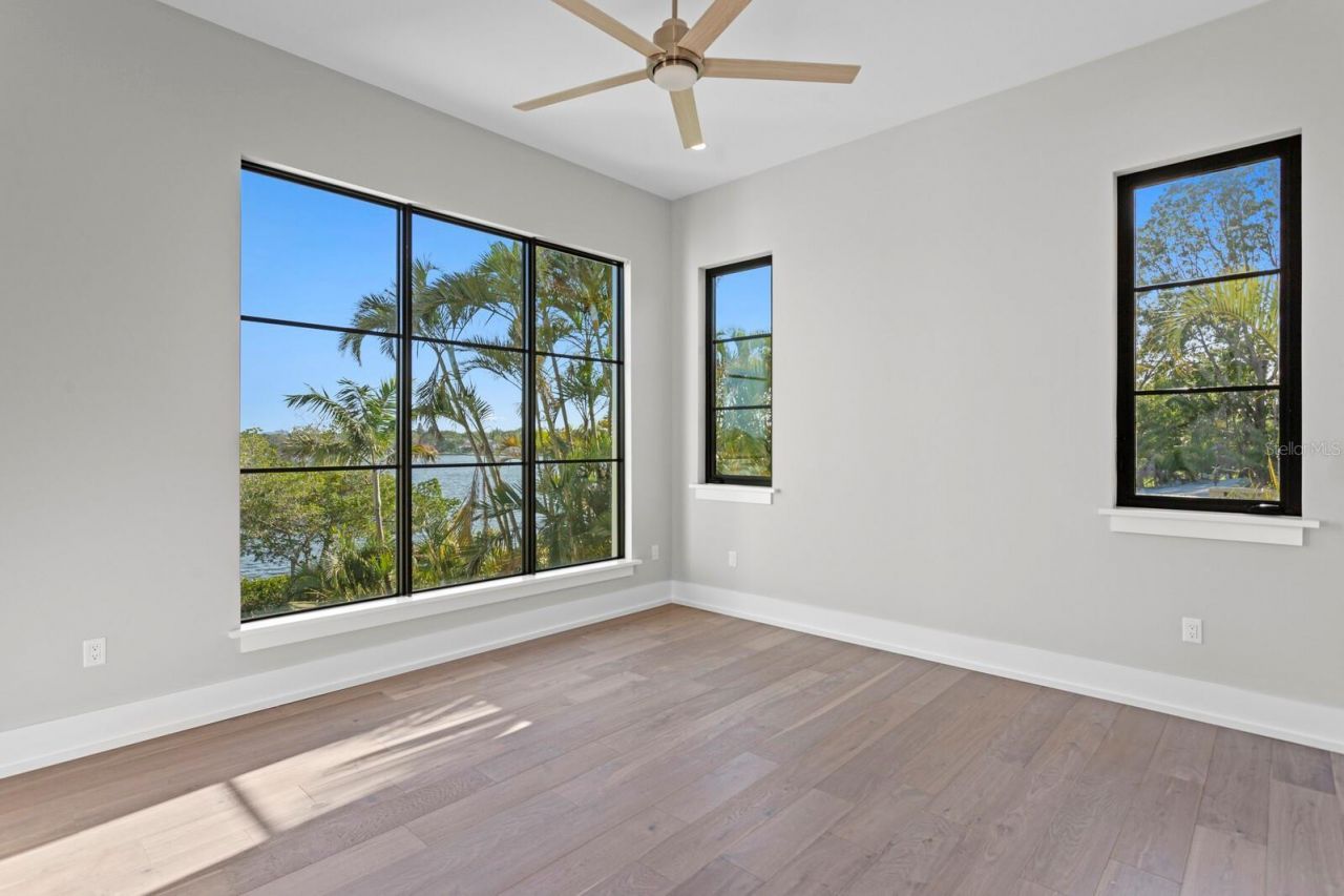 337 Coffee Pot Drive Ne, Saint Petersburg, FL 33704 Photo