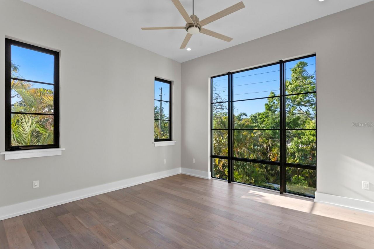 337 Coffee Pot Drive Ne, Saint Petersburg, FL 33704 Photo