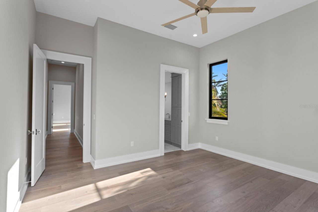 337 Coffee Pot Drive Ne, Saint Petersburg, FL 33704 Photo